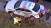 Auto con 2 personas cae a un lago en el Turnpike