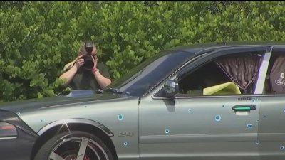 Investigan un tiroteo que dejó un hombre muerto dentro de un auto
