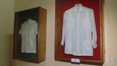 La guayabera, la camisa que se convirtió en un símbolo cubano y signo de distinción