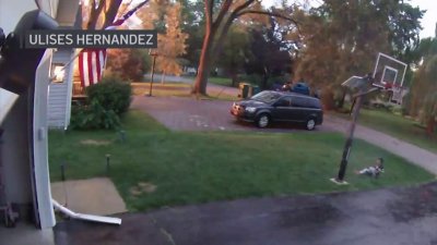 Video: el momento de explosión de una casa en un suburbio del noroeste de Chicago