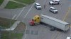 Aparatoso choque entre un camión y un carro genera gran congestión en Pembroke Pines y deja un herido
