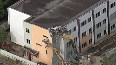 Comienza demolición de edificio de la escuela Marjory Stoneman Douglas, a seis años de la matanza