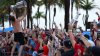Bajo la lluvia: Panthers celebran la Stanley Cup con desfile en Fort Lauderdale