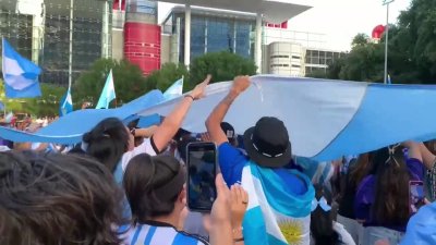 Argentinos realizan banderazo en Houston en apoyo a su seleccion