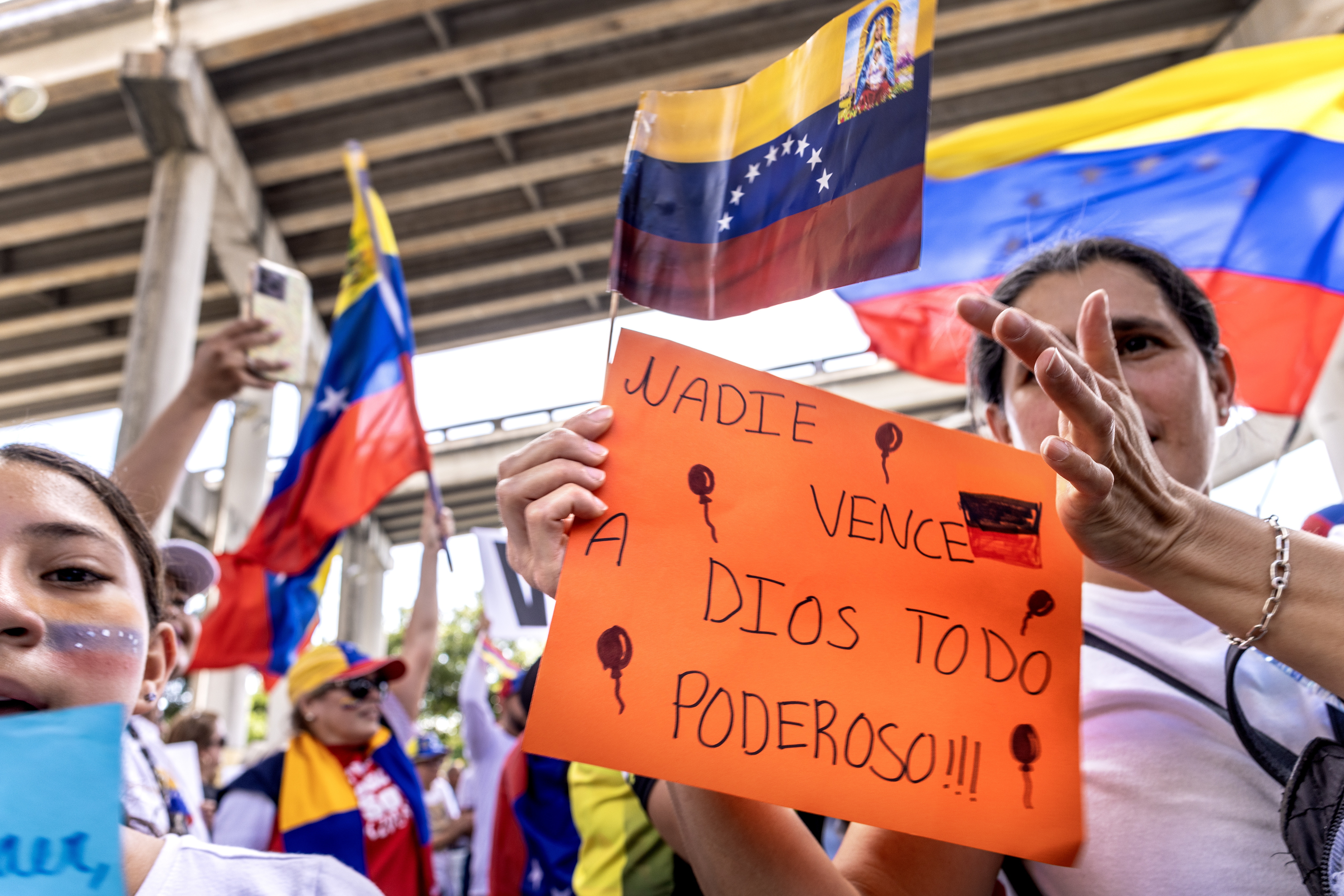 Venezolanos en Miami piden un cambio ya para su país.