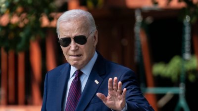 En público: quién es el congresista demócrata que pidió a Biden retirarse de la campaña