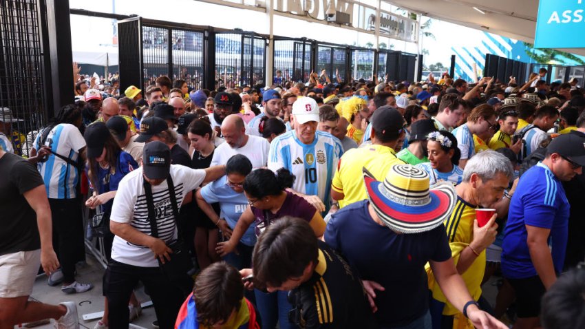 MIAMI GARDENS, FLORIDA – JULY 14: Fans try to enter the stadium amid disturbances prior to the CONMEBOL Copa America 2024 Final match between Argentina and Colombia at Hard Rock Stadium on July 14, 2024 in Miami Gardens, Florida. (Photo by Maddie Meyer/Getty Images)