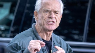 El exasesor de Trump Peter Navarro sale de prisión y va rumbo a la Convención en Milwakee