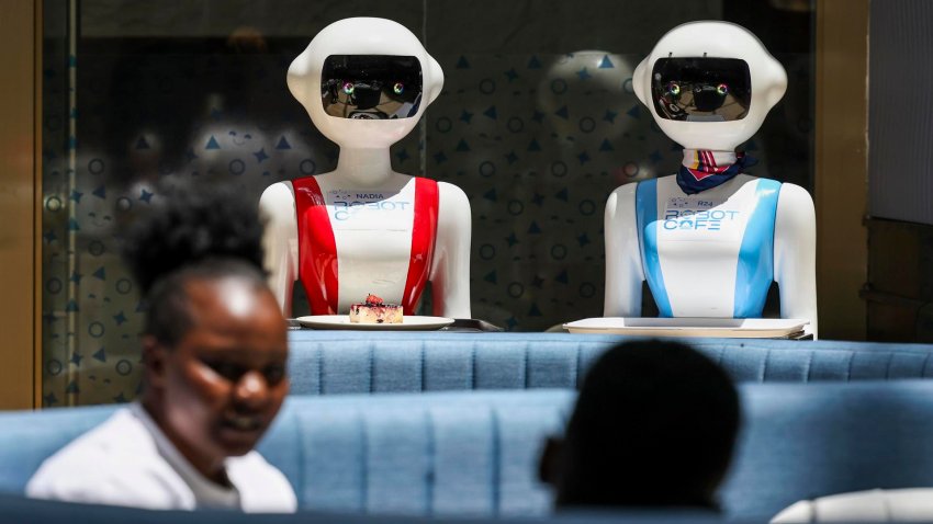 Robot Café, el primer restaurante de África del Este en el que la camarera es un androide