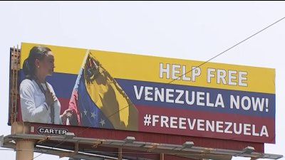 Colocan valla en Miami en apoyo a lucha de opositores venezolanos