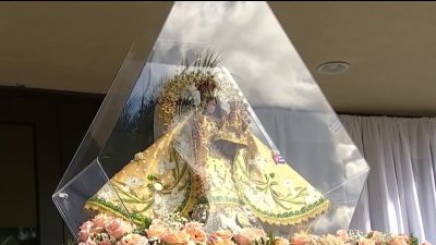 Fieles veneran a la Virgen de la Caridad en su día