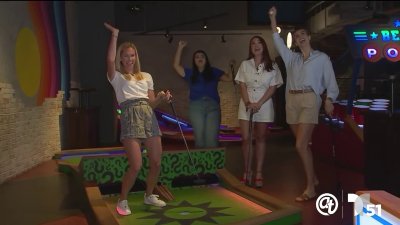 Acceso Total vs. South Florida Live: Competencia de Mini Golf