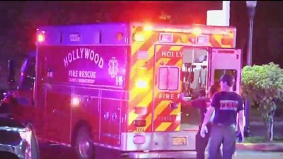 Encuentran a  una mujer apuñalda en una calle de Hollywood