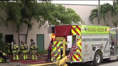 Bombero hospitalizado tras incendio en Miami Gardens