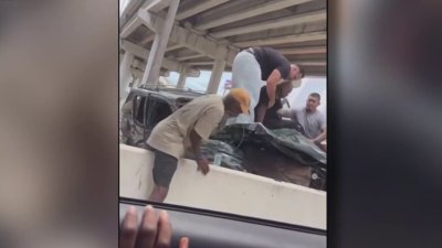 Cae de la I-95 un auto tras accidente