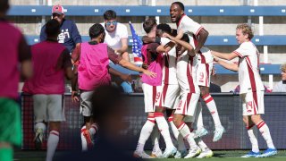 Los canadienses celebran uno de los goles que convirtieron este sábado contra EEUU, en Kansas City.