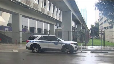 Investigan hallazgo de restos humanos en contenedor de basura del Downtown de Miami