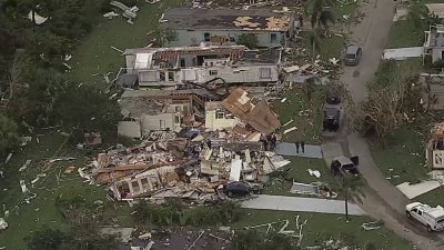 Destrucción causada por un tornado en Fort Pierce