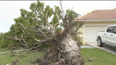 Destrucción tras tornados que trajo el huracán Milton