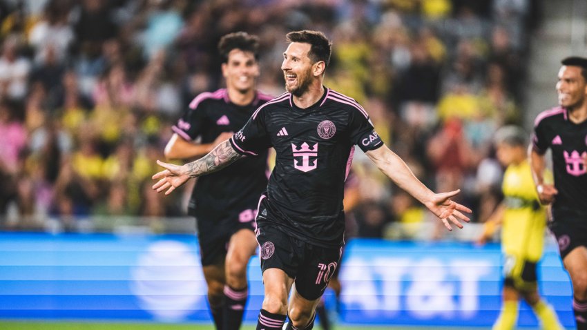 Fotografía cedida por Inter Miami de Lionel Messi celebrando un gol ante Columbus Crew en el partido del MLS Supporters’ Shield, este miércoles en Miami (Estados Unidos). EFE/ Inter Miami