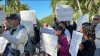 Protestan durante el inicio de un proyecto para el Morningside Park de Miami