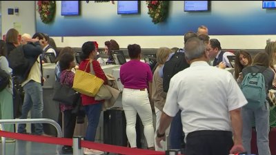 Aeropuerto de Miami se prepara para recibir récord de viajeros