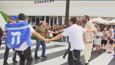 Navidad e inicio de Hanukkah se celebran en Miami Beach