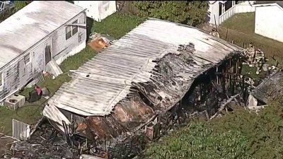 Incendio en casa móvil causa la muerte de tres perros