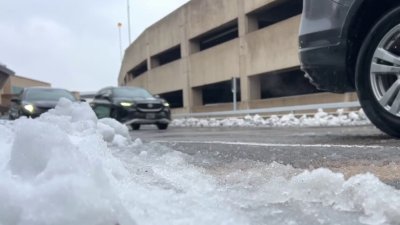 Continúan cancelando vuelos por tormenta invernal en EEUU