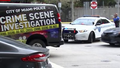 Policía: Detienen a sospechoso de atacar y matar a dos personas a palazos en Miami