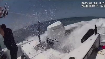 WATCH: Sarasota officer jumps onto out-of-control abandoned boat