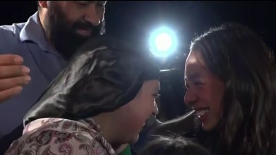 Video: emotivo reencuentro de la joven migrante Ximena con sus padres tras ser detenida por ICE