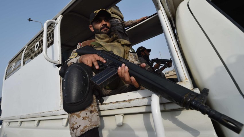 Pakistán cierra su espacio aéreo en medio de ataques cruzados de drones con la India
