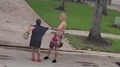 En video: el ataque brutal a anciana con una sartén