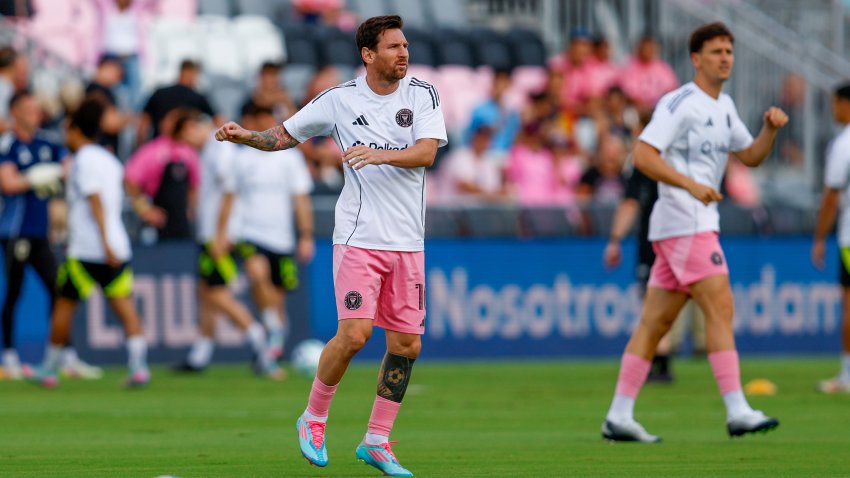 FORT LAUDERDALE, FL – MAY 31: Lionel Messi (10) of Inter Miami CF is seen warming up prior to an MLS soccer match between Inter Miami CF and Columbus Crew at Chase Stadium on May 31, 2025 in Fort Lauderdale, Florida. (Photo by Chris Arjoon/Icon Sportswire via Getty Images)