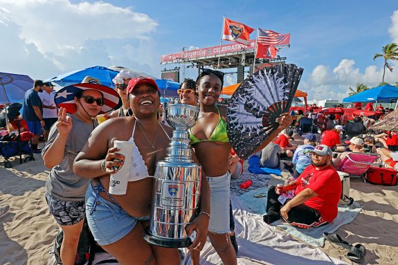 Vista aérea de la multitud en la celebración de los Florida Panthers en Fort Lauderdale