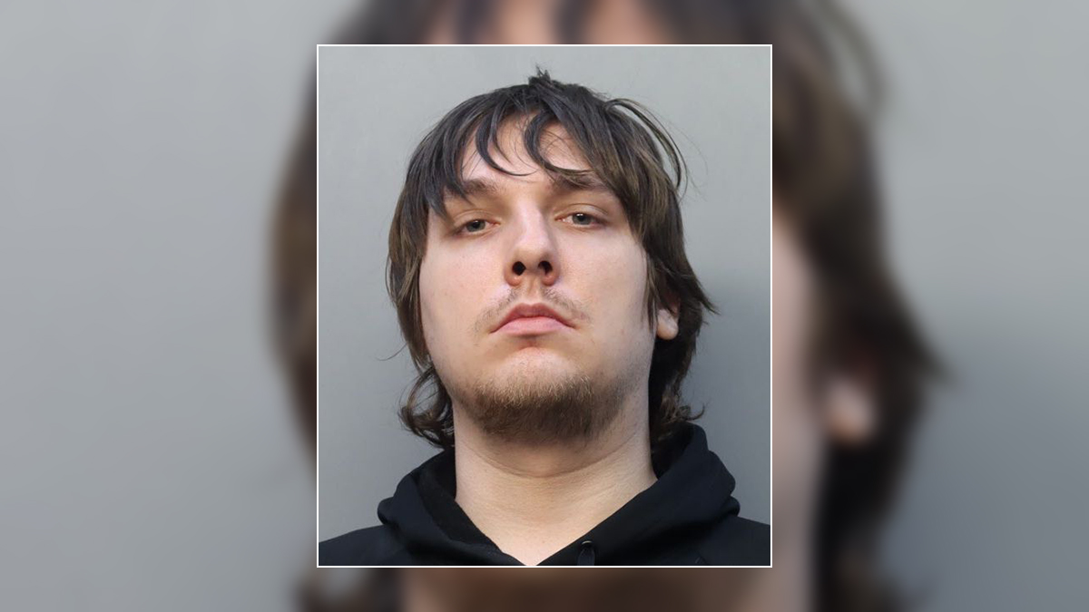 Hombre acusado de fraudes con relojes Rolex falsos enfrenta cargos en ...