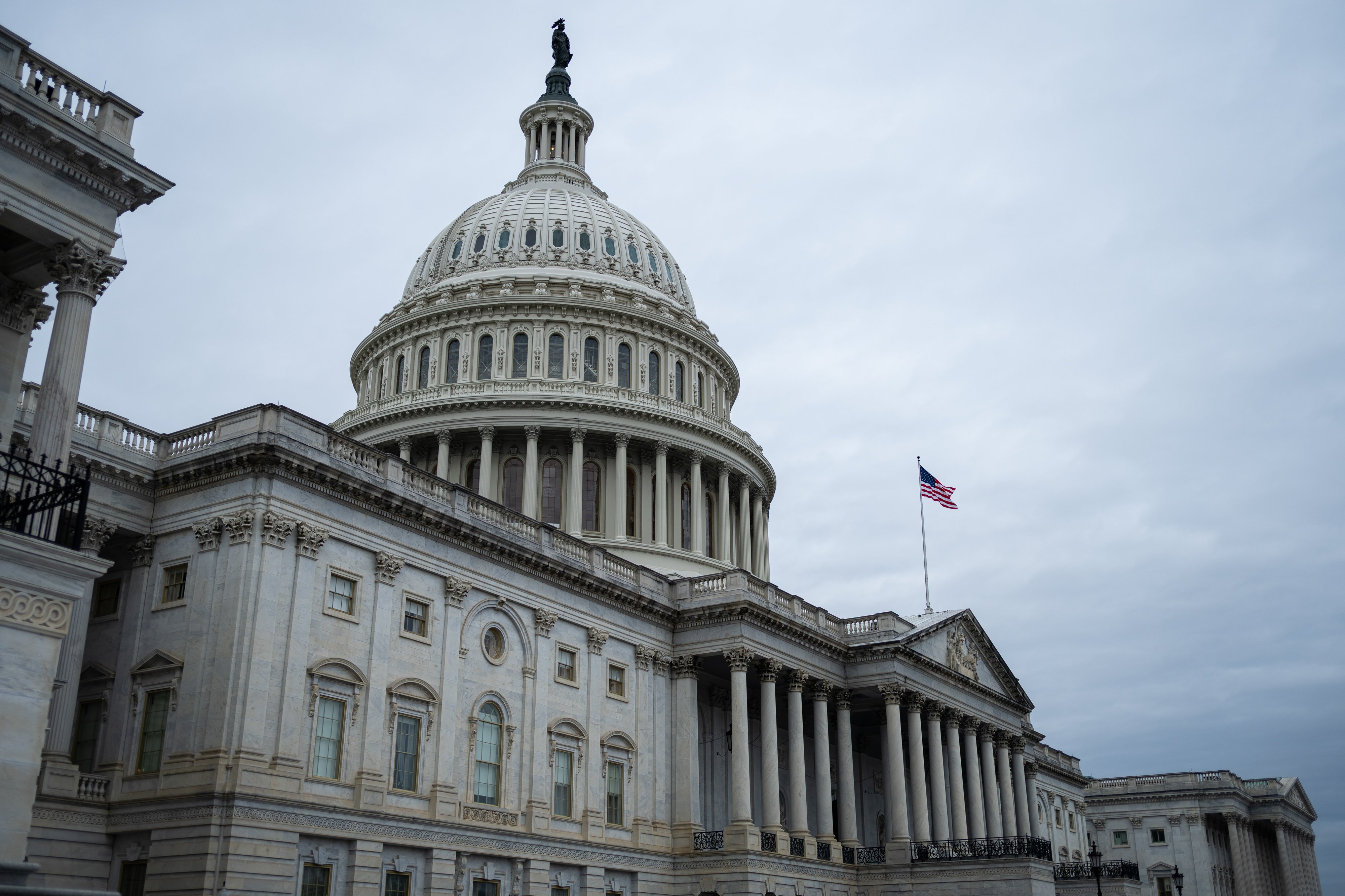FBI investiga cartas con sustancias sospechosas enviadas a oficinas del Congreso y electorales
