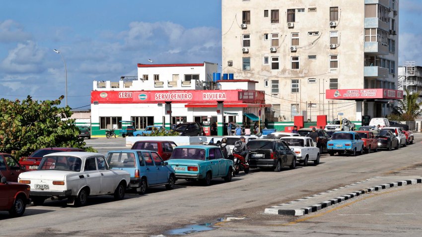 El fin del petroleo venezolano para Cuba desata las colas por combustible en la isla