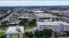 Hialeah aprueba distribuir cheques de estímulo a propietarios de viviendas mayores de 65 años