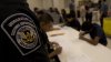 Mexicano sufrió fracturas de cráneo durante arresto de ICE; ahora el FBI investiga el caso