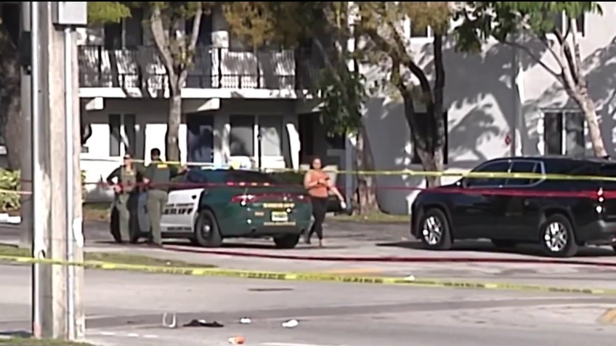 Abaten a sospechoso de agredir agentes con un machete – Telemundo Miami ...