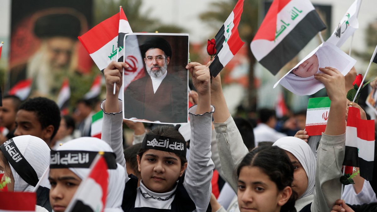 Irán amenaza con atacar sitios turísticos mundiales y afirma que sigue fabricando misiles