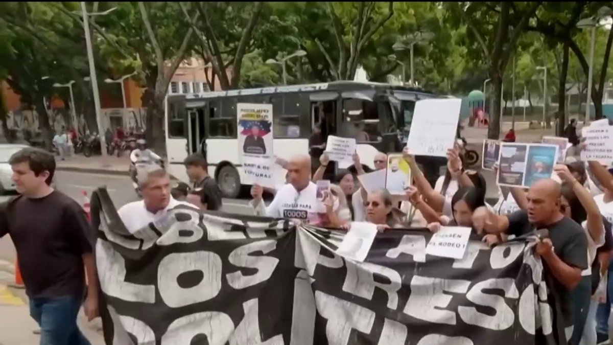 Protestas en Caracas: Familiares de presos políticos piden justicia y ...
