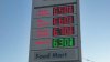 Aumento en precio de gasolina impacta a viajeros, camioneros y trabajadores que dependen de sus autos
