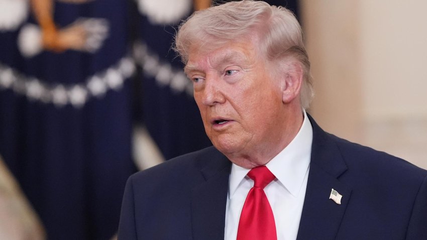 Trump, apoyado por militares estadounidenses, hablará con la prensa sobre Irán este lunes