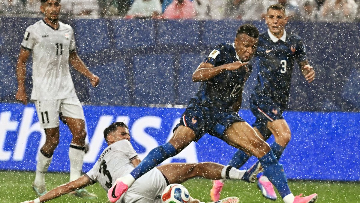 Actualizaciones en vivo: Francia aventaja 1-0 a Irak; suspenden el partido por tormenta eléctrica