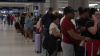 Largas filas en Aeropuerto de Miami tras fallas de los sistemas de American Airlines