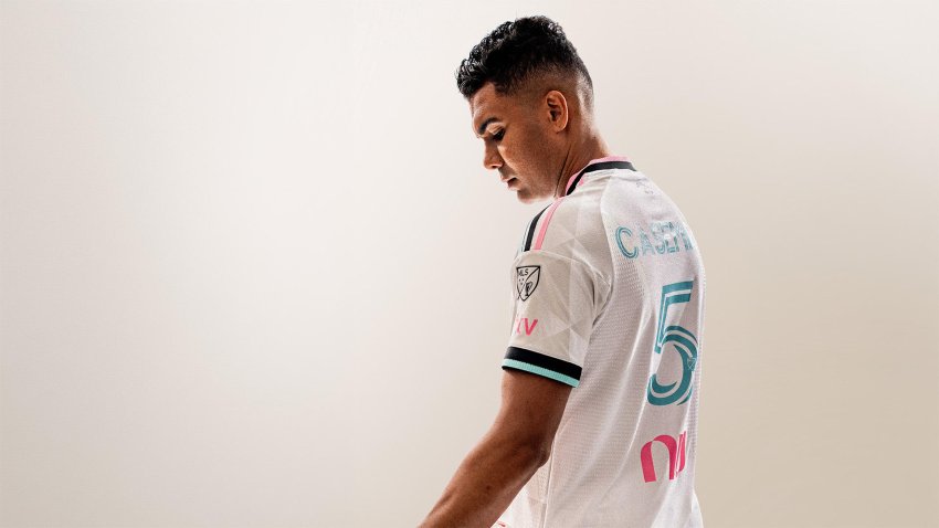 Fotografía cedida por el Inter Miami de centrocampista Casemiro luciendo el tercer uniforme del club para 2026 que está inspirado en el Nu Stadium, nuevo hogar del club, en Miami, Florida (EE.UU.). EFE/Inter Miami *Sólo uso editorial*