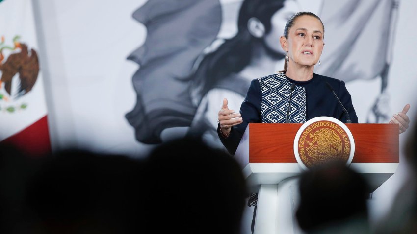 La presidenta de México, Claudia Sheinbaum, habla en una rueda de prensa este martes en Palacio Nacional de la Ciudad de México (México). EFE/Isaac Esquivel